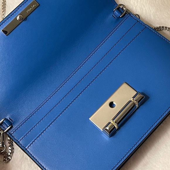 Prada - Picture 6 of 9